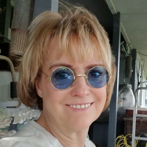 Meet your Posher, Debbie